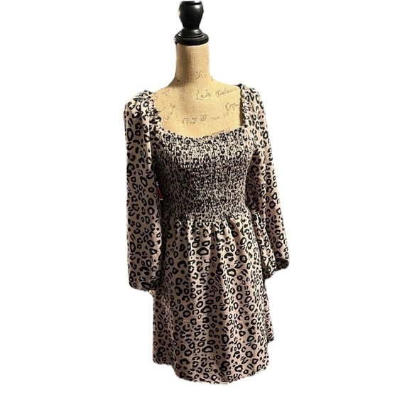 Sanctuary leopard print smocked long sleeve dress. Size 6 NWT. - Picture 2 of 8